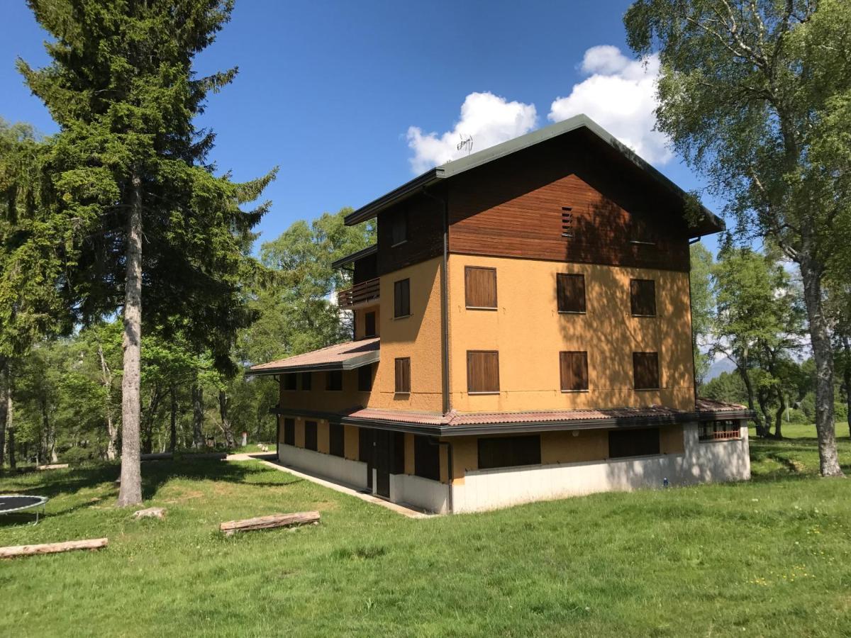 La Capanna Apartment Margno Bagian luar foto