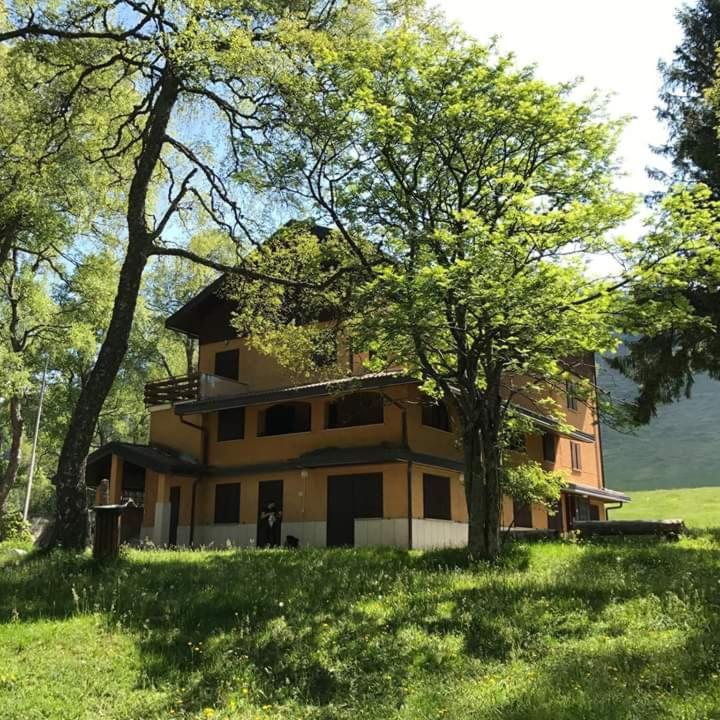 La Capanna Apartment Margno Bagian luar foto