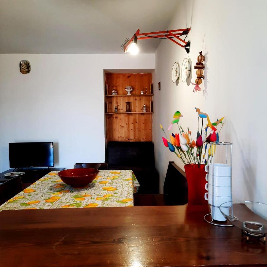 La Capanna Apartment Margno Bagian luar foto