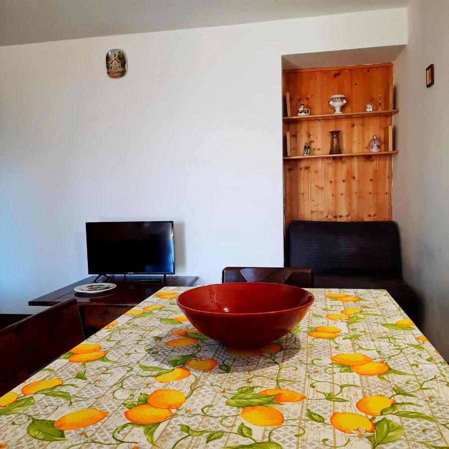 La Capanna Apartment Margno Bagian luar foto
